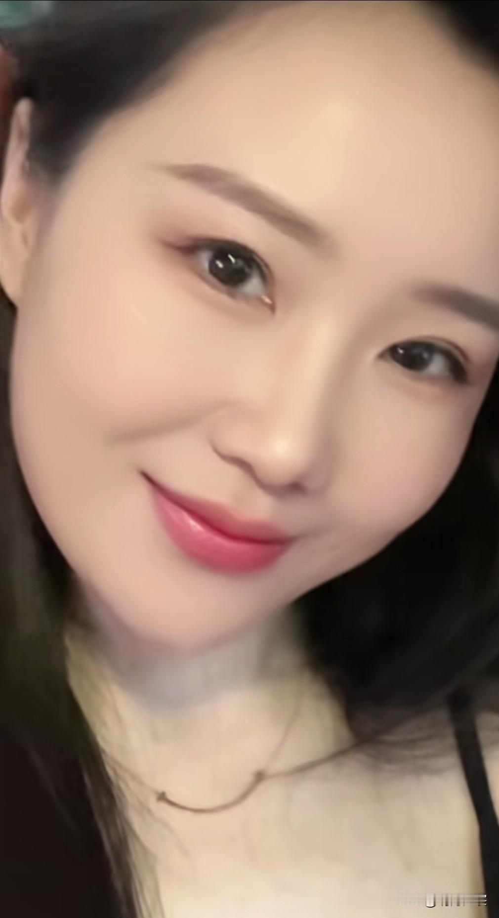 哪一张脸更迷人？分享一张你随手拍的照片