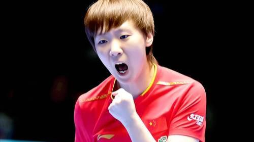 2025WTT香港总决赛女单决赛，一场国乒内部的巅峰较量火热展开。王曼昱与蒯曼狭