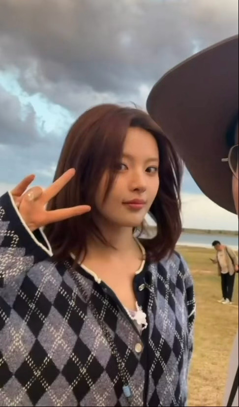 杨超越瓜子西施不是白叫的 可爱🤳📷杨超越[超话] ​​​