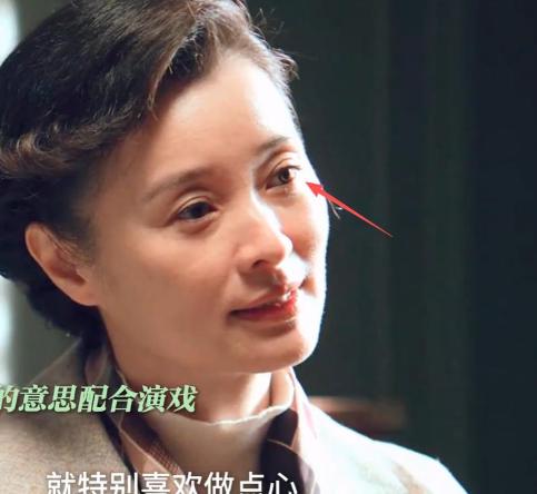 一部改编自革命烈士事迹的谍战剧《沉默的荣耀》，开播后把影视圈 “演技参差” 的真