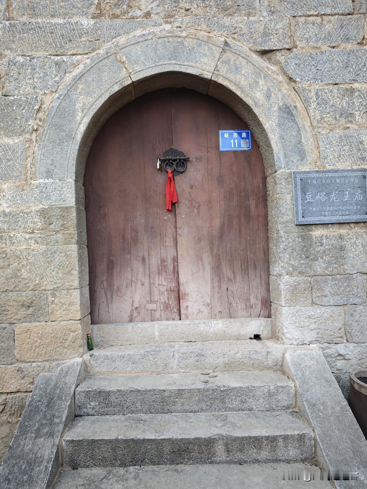 今天路过平顺豆峪村，在得知豆峪也是古村落时，我和朋友走进了村子里。
      