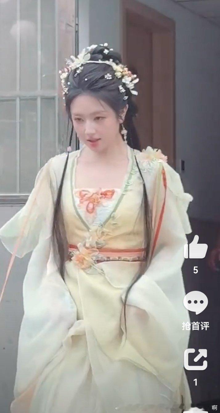 也比较廉价但款式配色不难看 