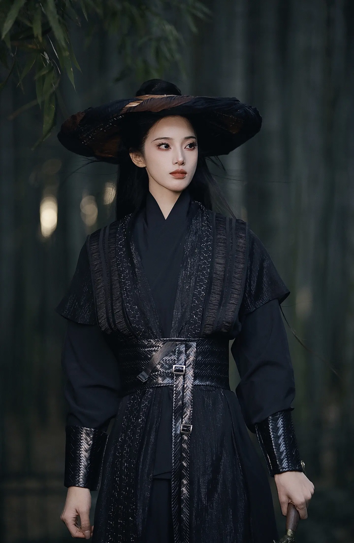 “总该有人去做夜里的月亮……”