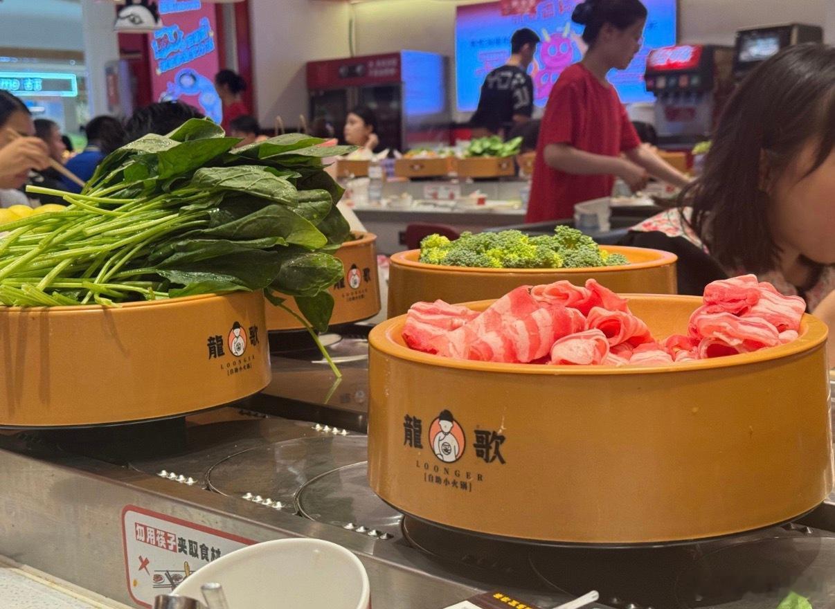 一个人吃自助餐最有性价比我吃自助的顺序：先吃贵的，然后吃肉类，再吃菜，最后吃水果