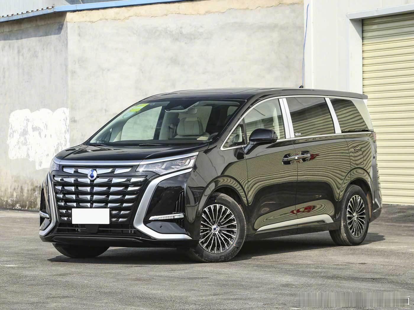 #这是你要的潮车吗# 新款腾势D9，DM-i混动车型售价33.98万元-44.9