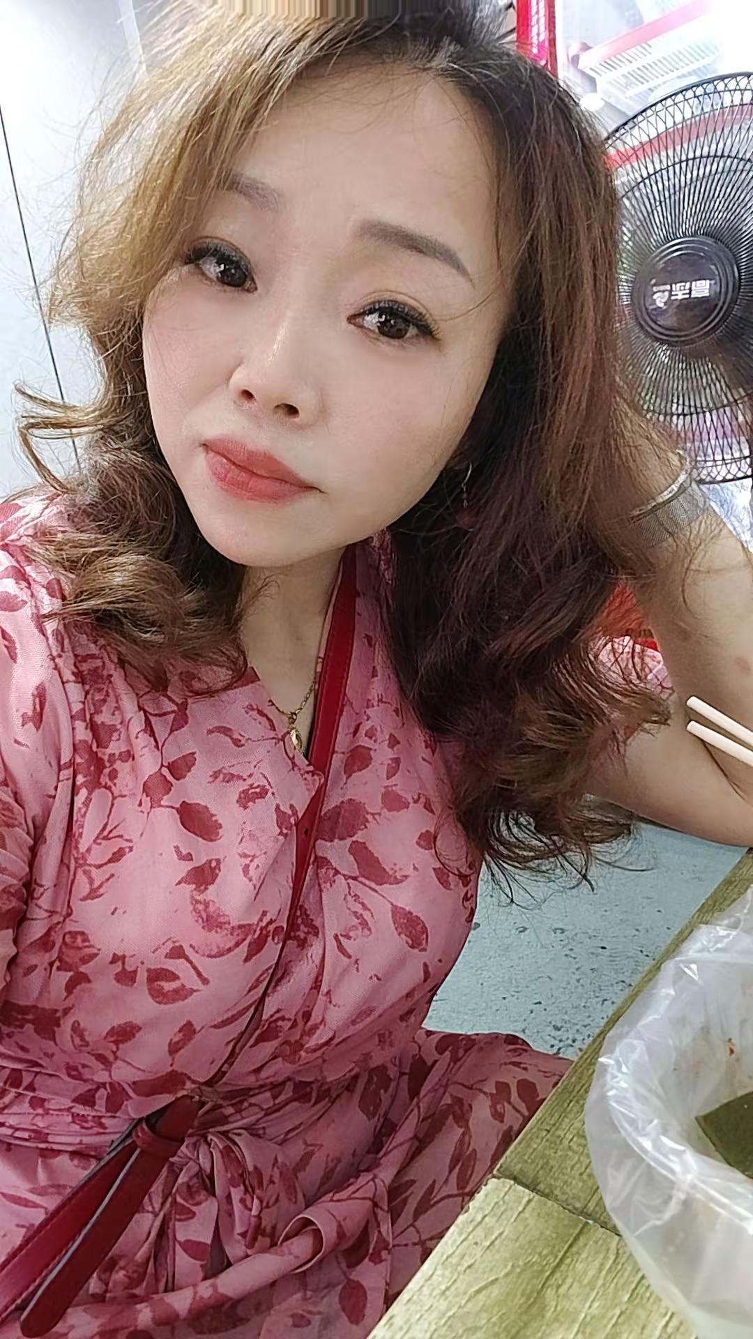夏天当然要穿碎花裙了