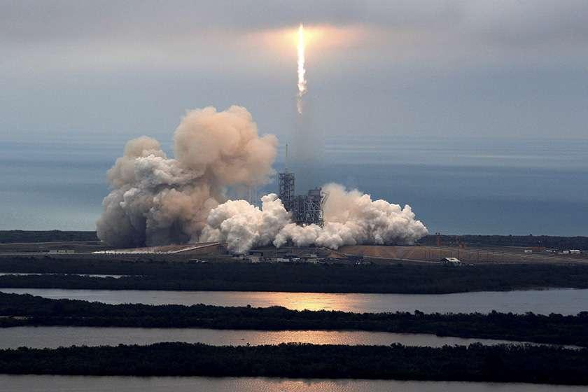 尽管优势明显，SpaceX也面临挑战。其庞大的“星链”星座引发了关于太空交通和天