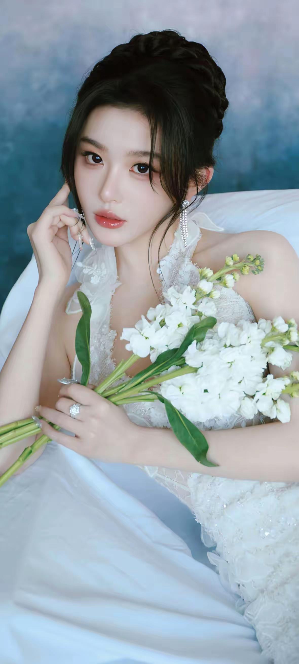 有气质的女人给人什么感觉有气质的女人，不靠妆容堆砌、不靠穿搭硬撑，是由内而外散发