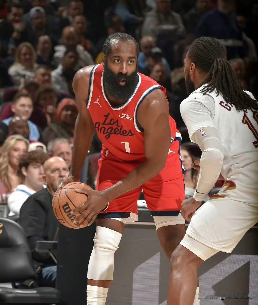 登哥真的燃尽了，今天背靠背打骑士，16投5中仅得到19分，其中三分8中0！即便小