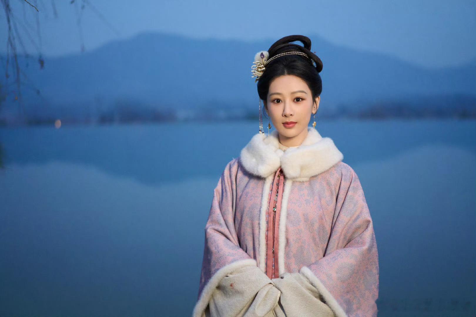 家业 我的评分：李祯不要让生活蹂躏了你的眉目还有深情。杨紫李祯 【杨紫李祯】杨紫