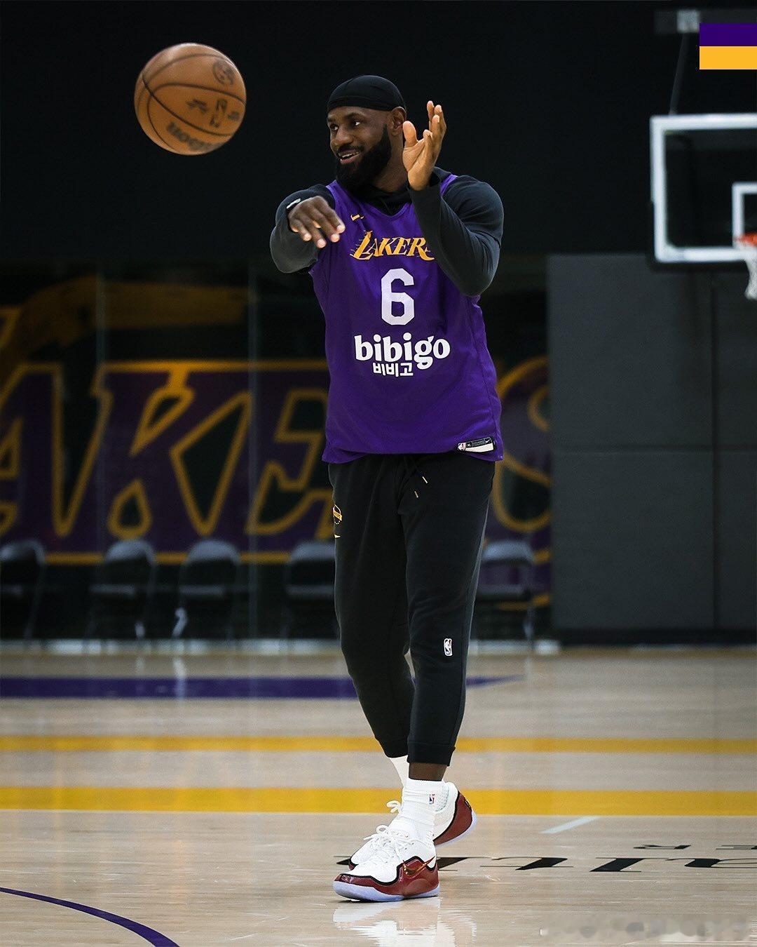 猜猜老詹今天第一分怎么得晚点抽个奖 