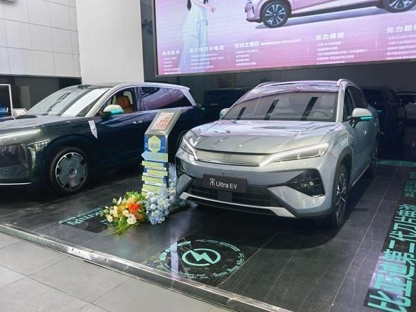 央视财经：国内新能源汽车出现多款车型售价上调或优惠收紧。某品牌辅助驾驶选装包从9