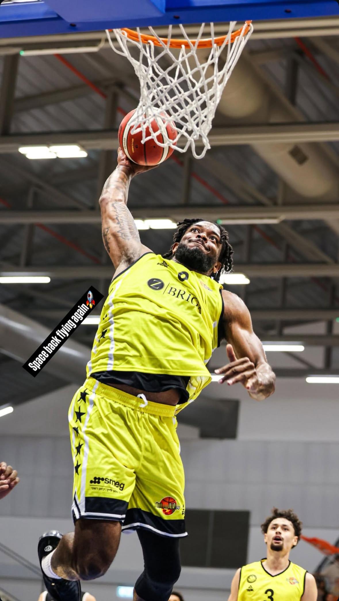 以色列篮球联赛重启奥利弗回归贡献暴扣爱来自辽宁