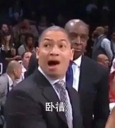 步行者队的电梯门战术真的是要笑死人了！步行者队想要在一次发底线球的时采用一个电梯