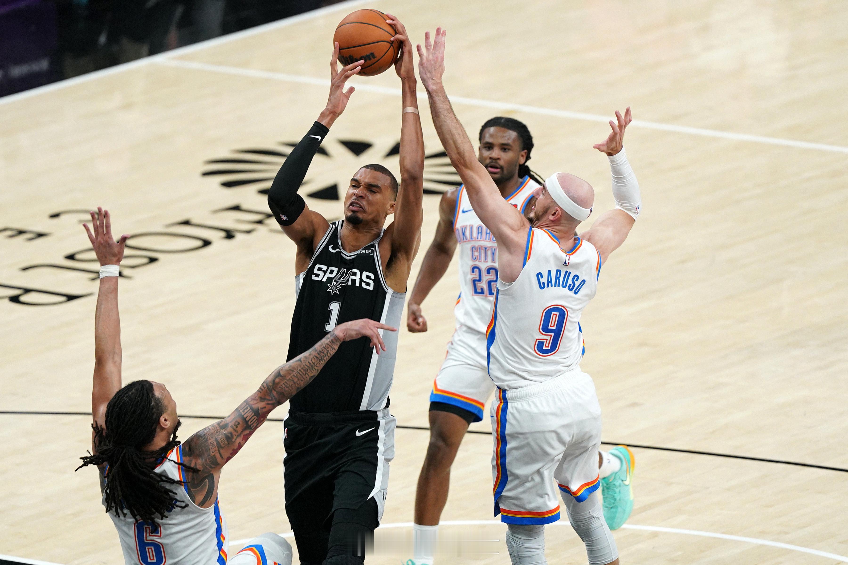 NBA今日官方宣布：总决赛G3文班亚马对布伦森的"手刀"犯规不会被追加为恶意犯规