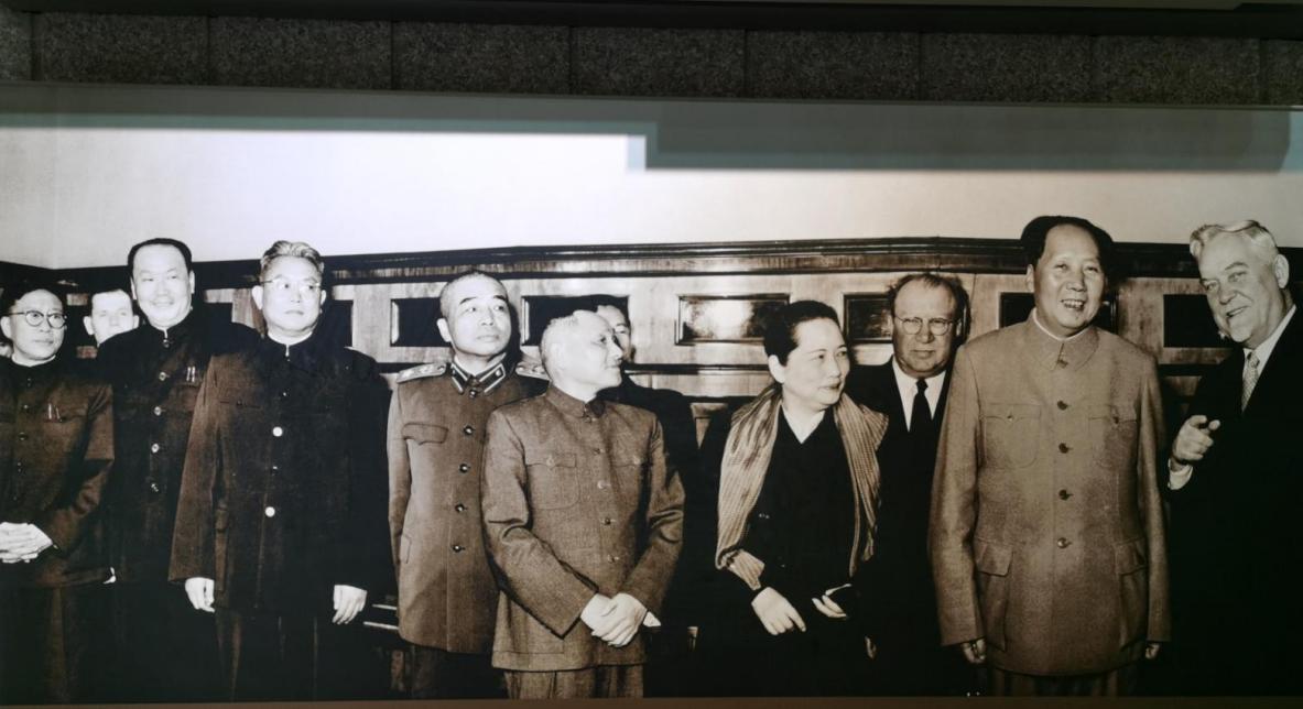 1957年11月，毛主席率团访问苏联，参加十月革命40周年庆典活动，这是毛主席第