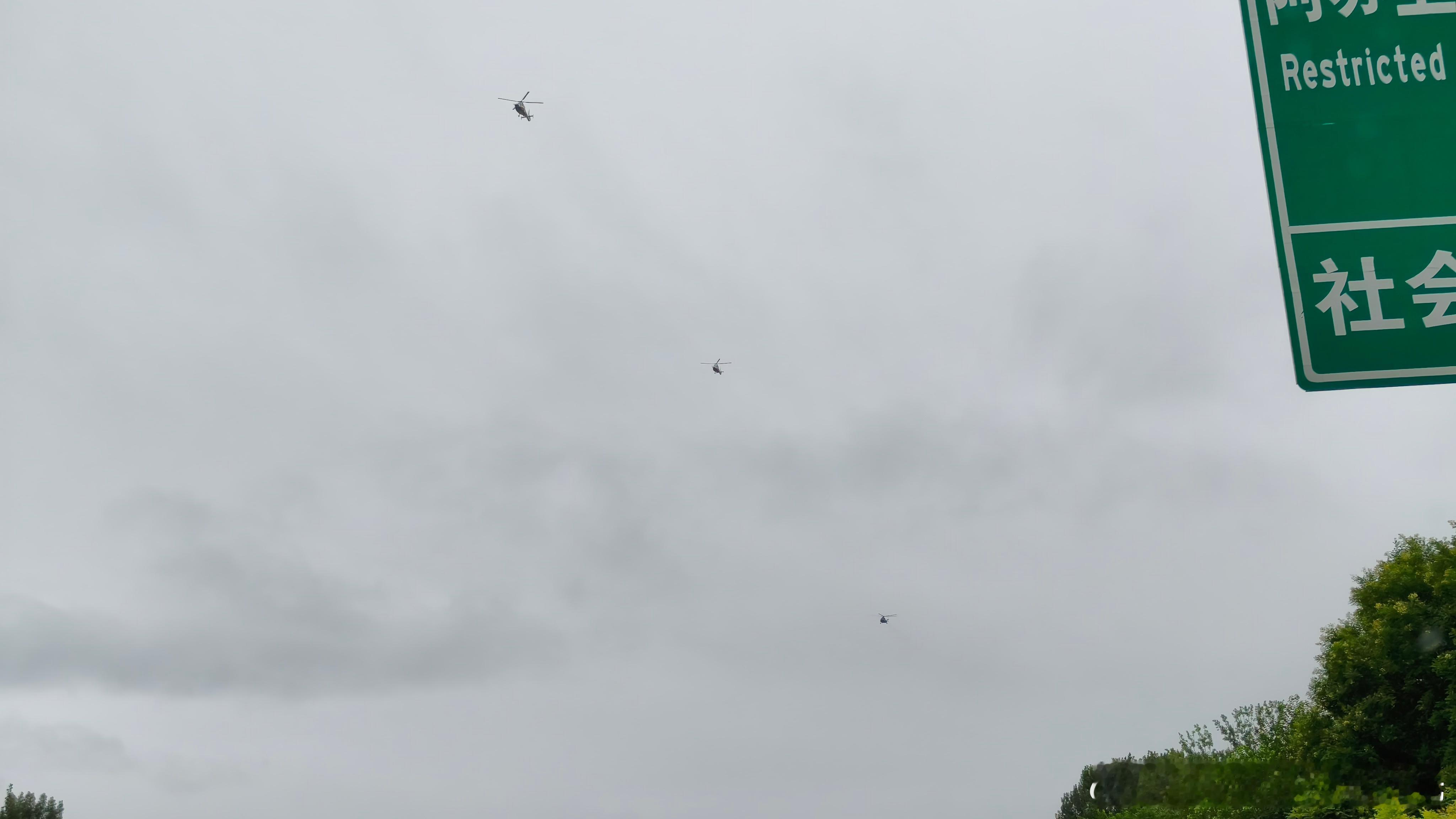 北京每年7月20--30日之间都会极端的闷热，降雨量超级大。因为生日就在720所