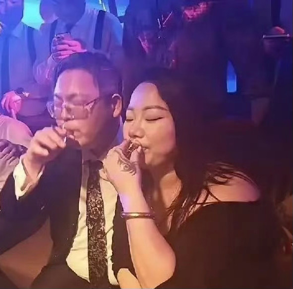 向太说的是这个女的？向佑在南昌某酒吧被网友拍到向太不满向佑恋情称绝不认这种儿媳