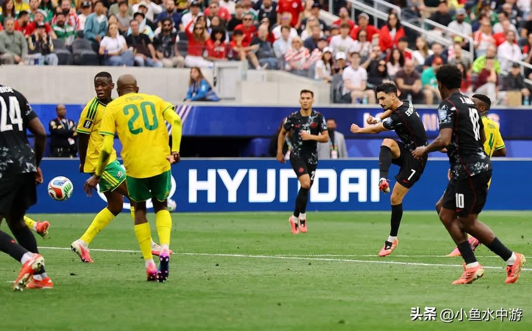 绝杀南非 加拿大报到16强

　　世界杯32强淘汰赛在本地时间今晨在美国拉开战幕