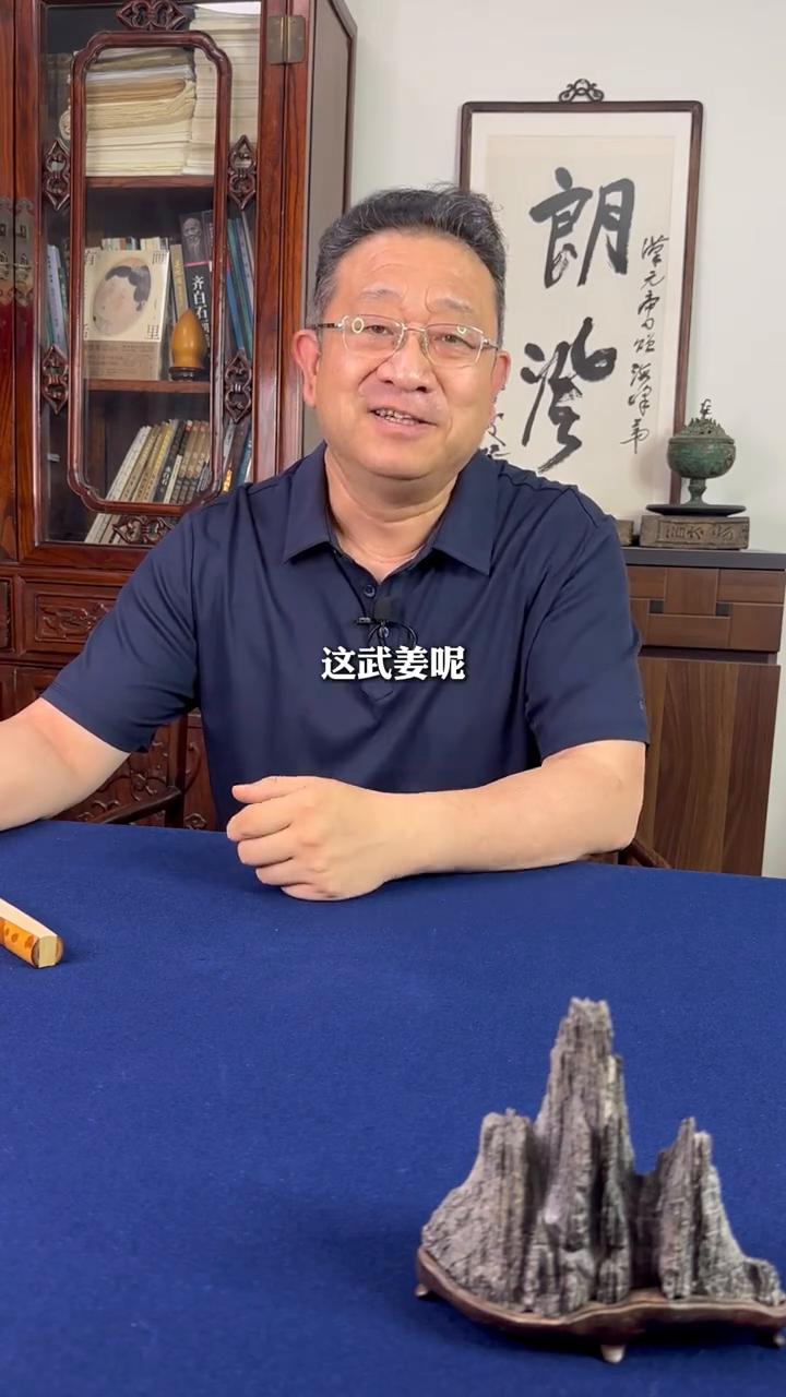 骂人不带脏字的最高境界是春秋笔法。紧跟着这个笔法是威严大意，一个字就让一个人在历