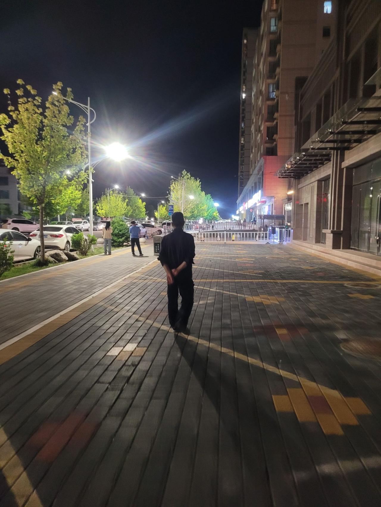 如果不是父亲偷改我的志愿，也许我现在的人生会完全不同。

我曾是一名高考状元，未