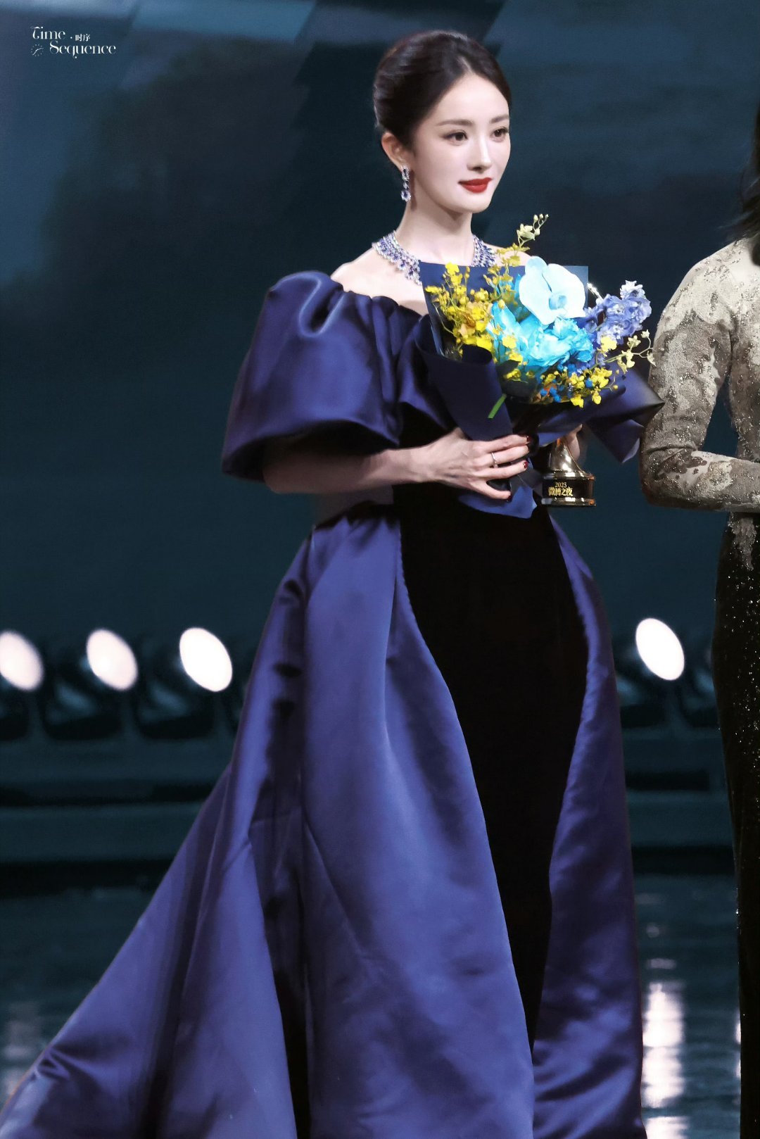 杨幂微博QUEEN杨幂实至名归！！ 