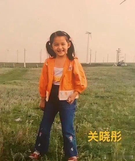 王子文和关晓彤小时候的照片 ​​​