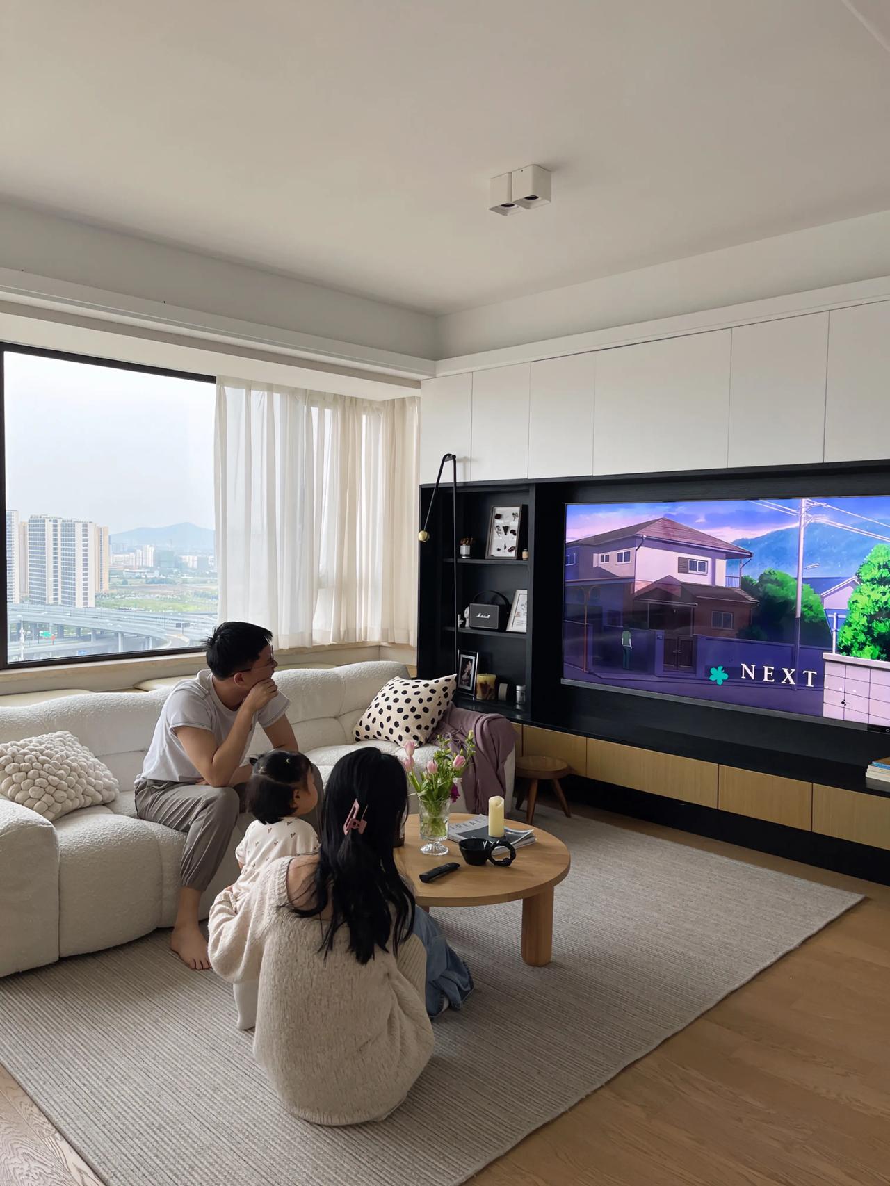 在这个信息爆炸的时代，影视作品早已不再是单纯的娱乐消遣，它们像一面镜子，既反映现