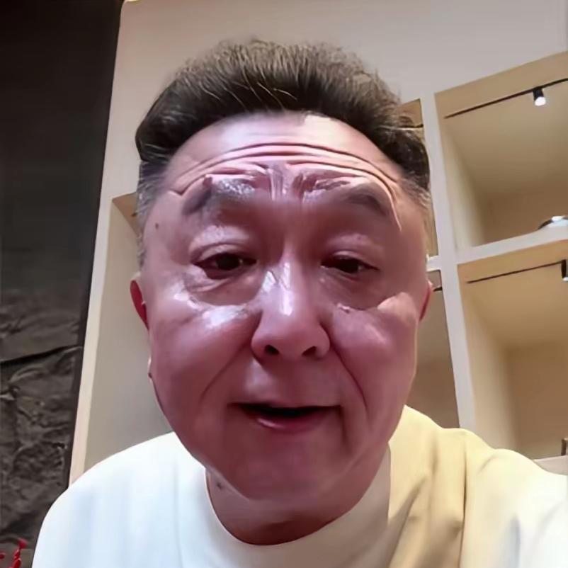 于谦被执行111万，我才发现是我们想简单了。
总以为他是那个烫头、抽烟、喝酒的