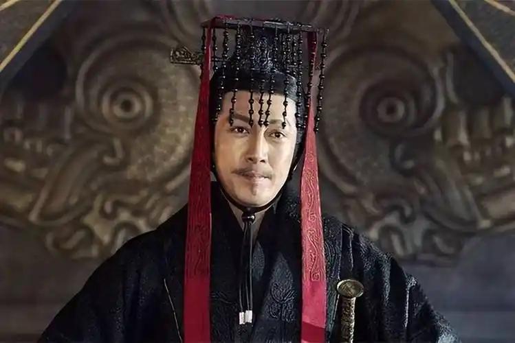 很多人讲嬴政，喜欢从"奋六世之余烈"说起。真把地图摊开看，会发现那十年根本不是横