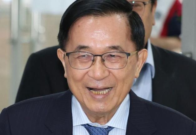 今天，陈水扁突抛1问：支持“特赦”我还算数吗? 陈水扁今日在社群平台以“扁案的政