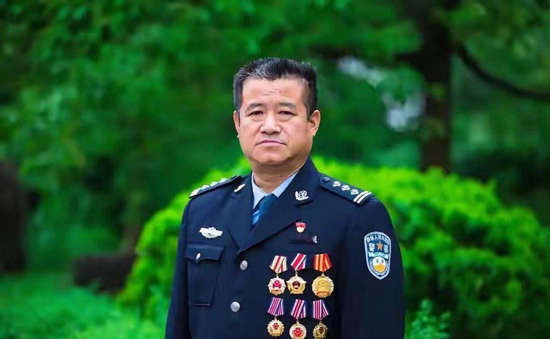 万万没想到！近40年警界英模、新余市公安局交警支队原二级高级警长郭峰主动投案！二
