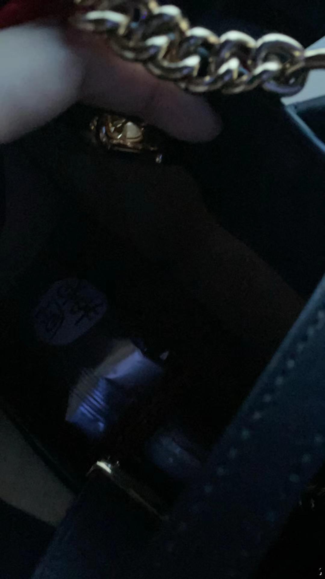 忙到给同事带的薯片，都没时间拿出来[泪][泪]脑子里只有工作，转不动了，也继续转