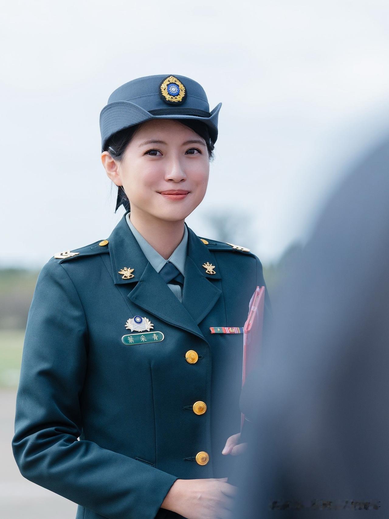 台军女特务叶采青最新照片写真
前些天发了一组台军政战之花，女特务叶采青的照片，很