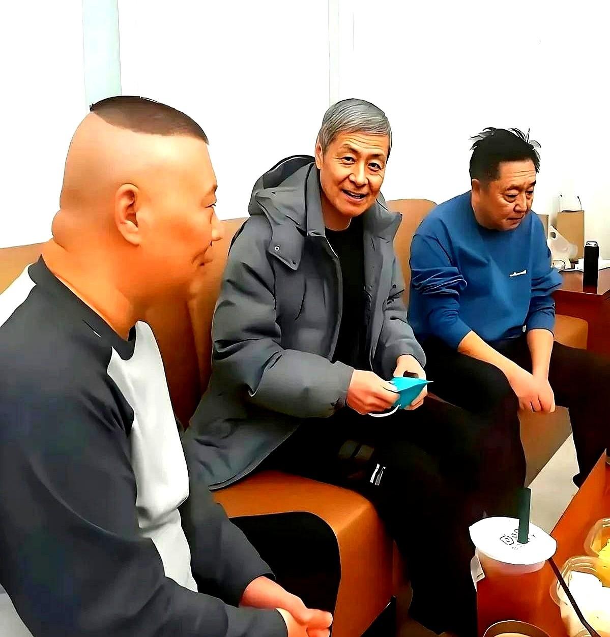 相声界又炸锅了！

最近德云社后台惊现一位神秘大咖——马季老爷子当年的得意门生竟
