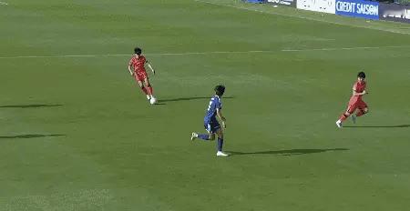 日韩球员的远射能力，从小就练出来了，这远射爆杆，真就是练出来的。