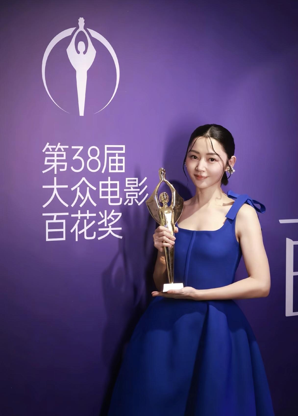 40岁的卫诗雅才开始爆红
所以真的得厚积薄发
不要急你的努力会最终得到反馈
这两