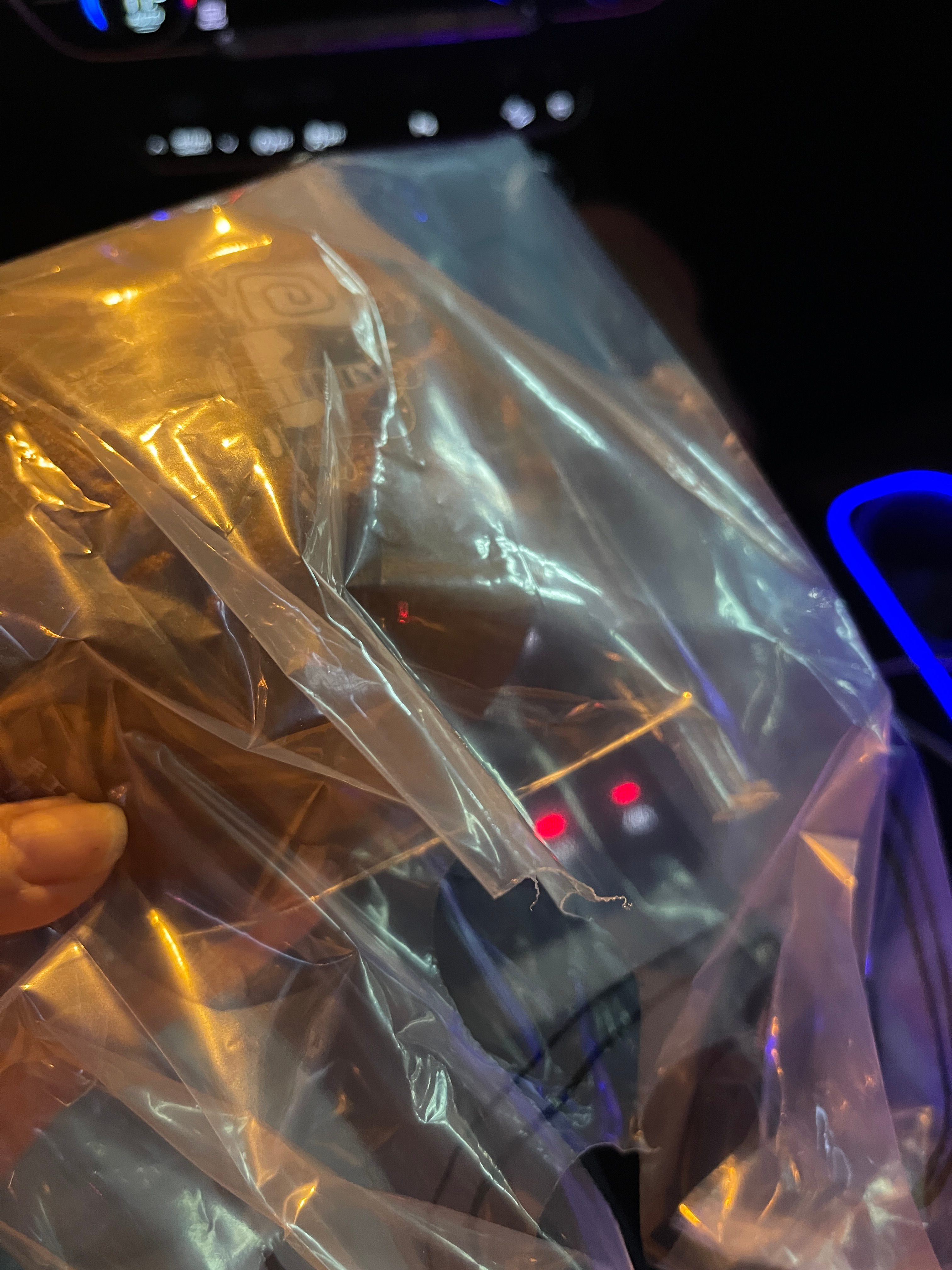 突然想起个面包 开车出去找到地方停好 又骑小黄车 去面包店 结果我想吃的面包还?