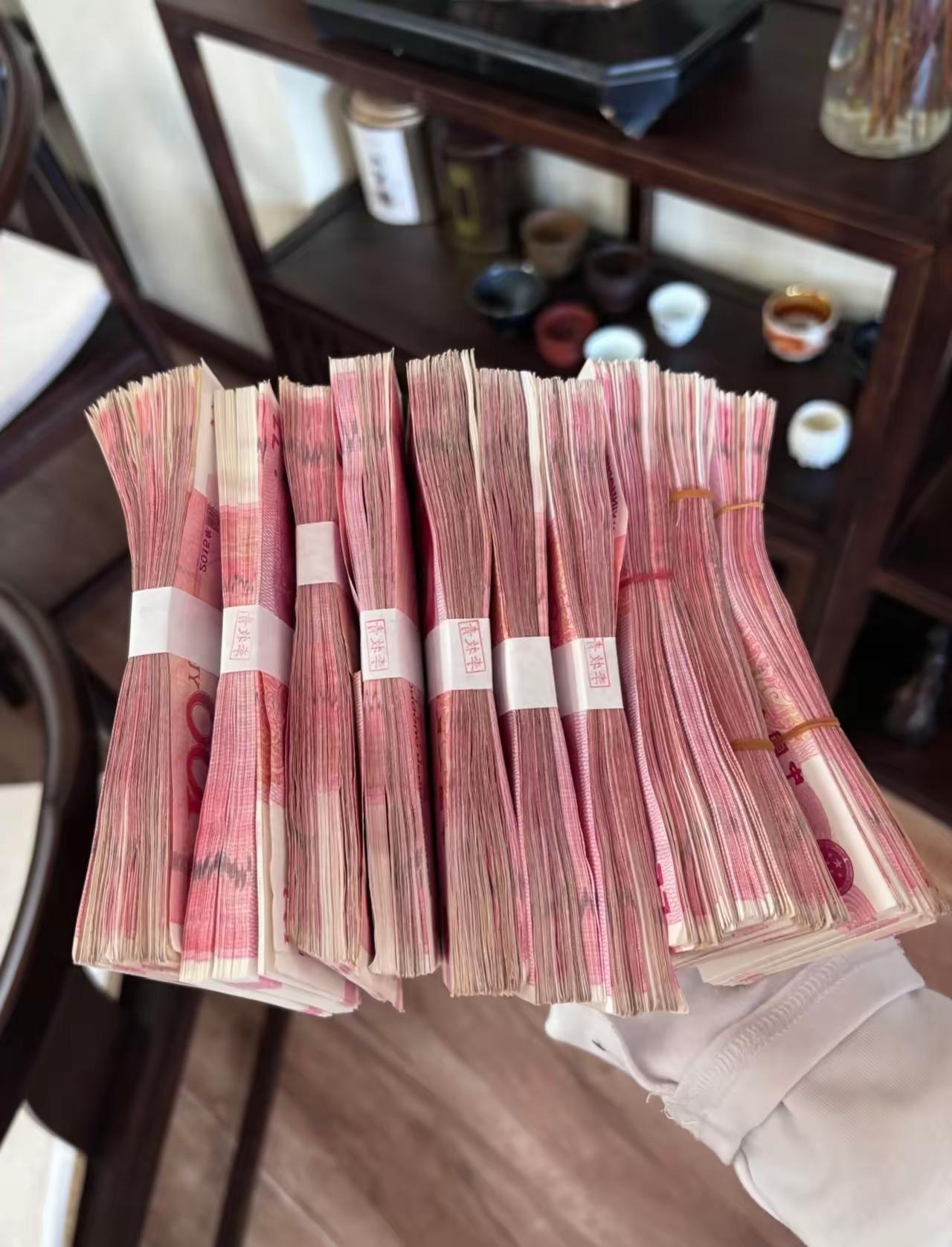 打工人的终极安全感：10万存款，比任何鸡汤都管用！
 
别再信“钱不重要”的鬼话