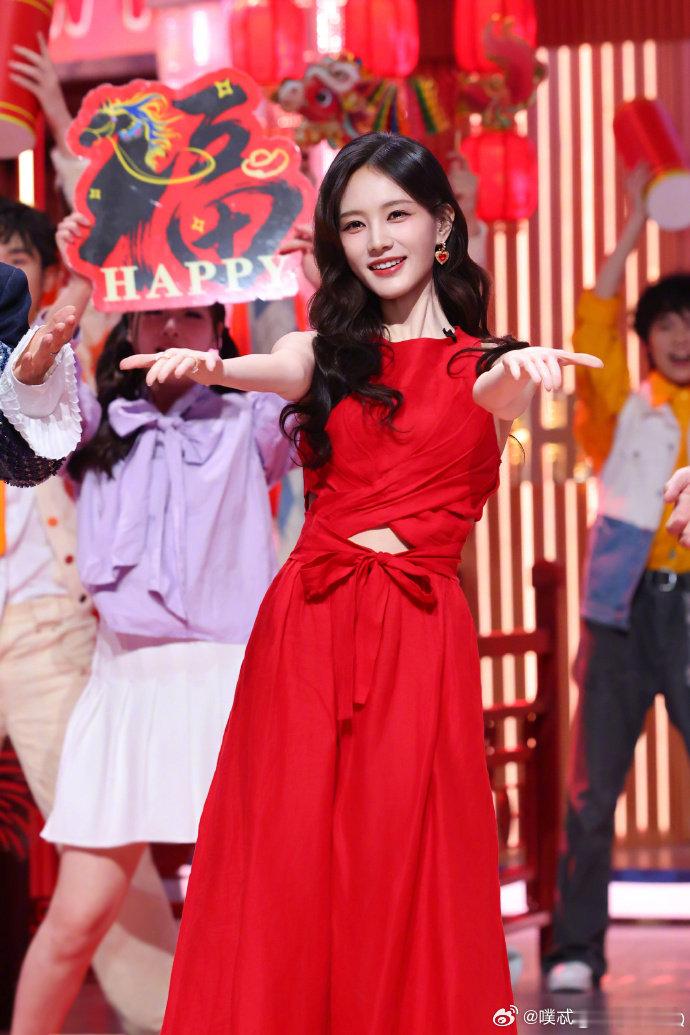 你好星期六全员闹新春你好星期六每一段都很精彩，游戏爆笑、舞台走心，全员状态绝佳，