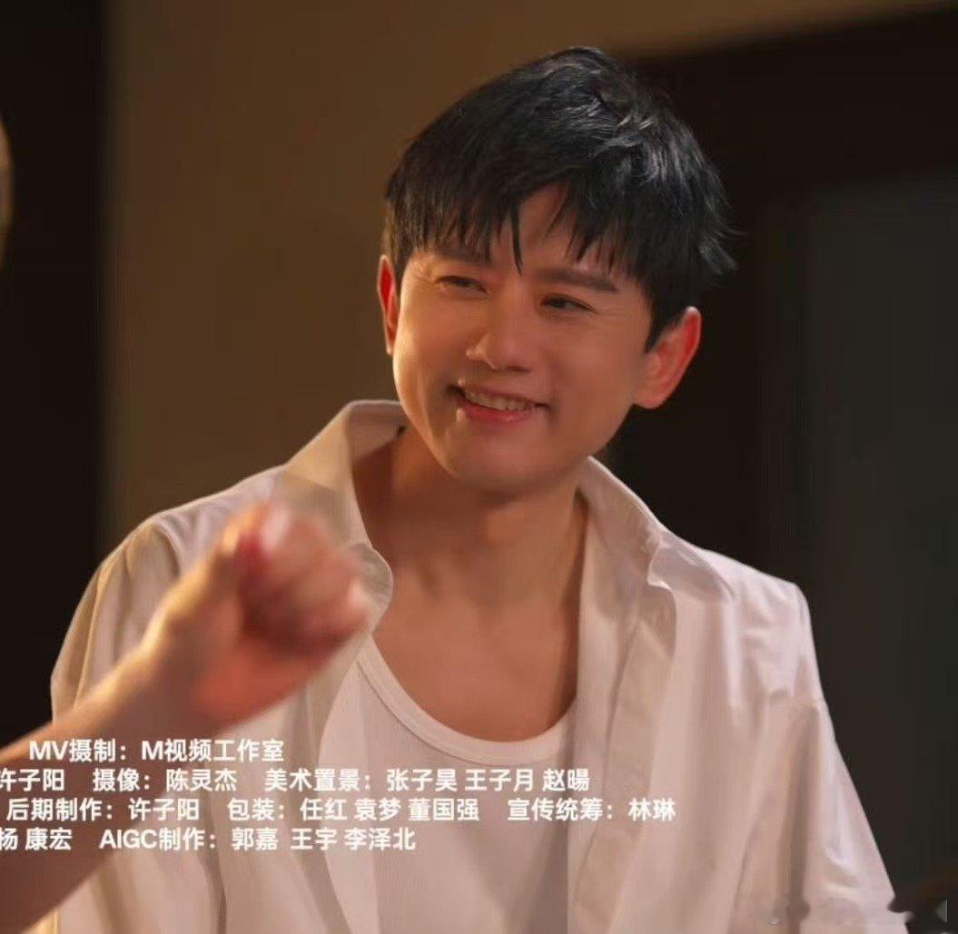 张杰新歌电影生活MV张杰回应献唱电影频道主题曲，《电影生活》用歌声串联时光记忆 