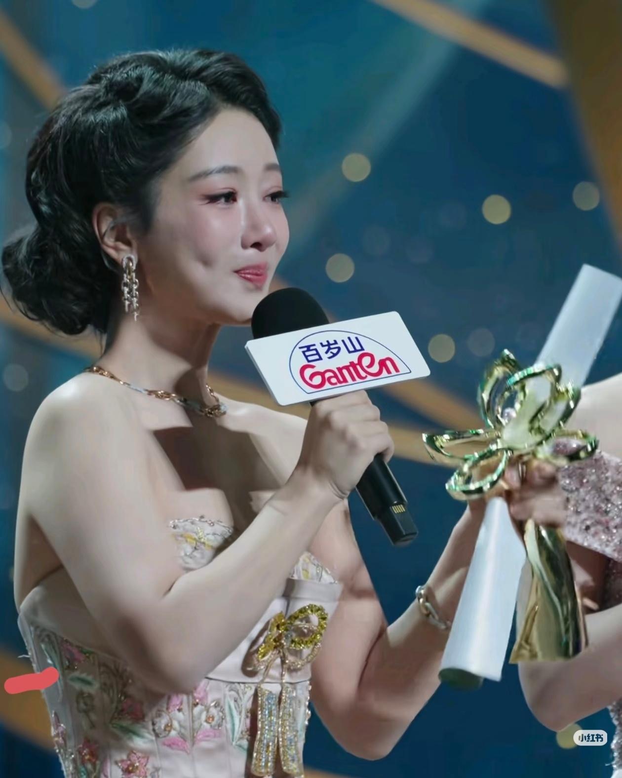 曝大热小花与顶级IP导演恋情这是谁？ 