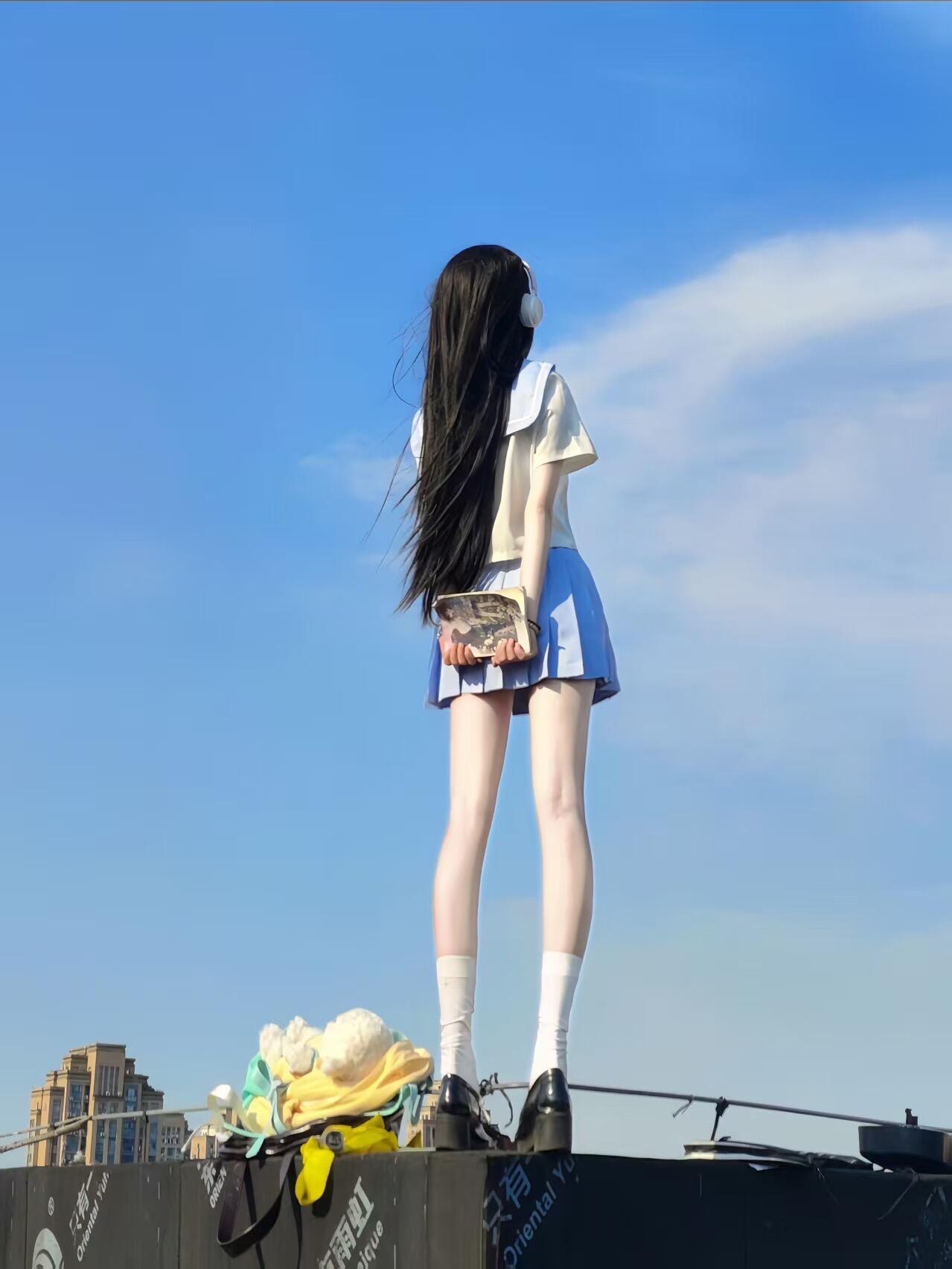 人过五十岁以后
千万不要太精明，
这时代谁都不傻，

你以为你算计了别人，
别人