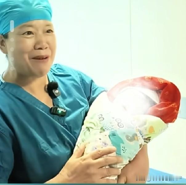 河南一失独母亲在58岁高龄生了儿子，没想到两年后的今天她又生了二胎女儿，这么大岁