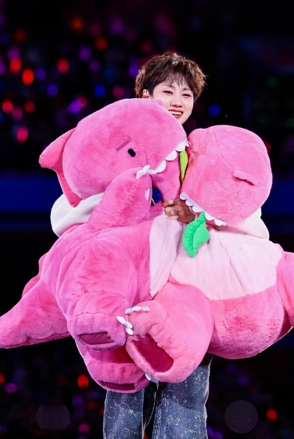 汪苏泷杜比十万伏特首发痛楼汪苏泷鲨疯全场！上海张园杜比十万伏特首发痛楼盛大启幕，