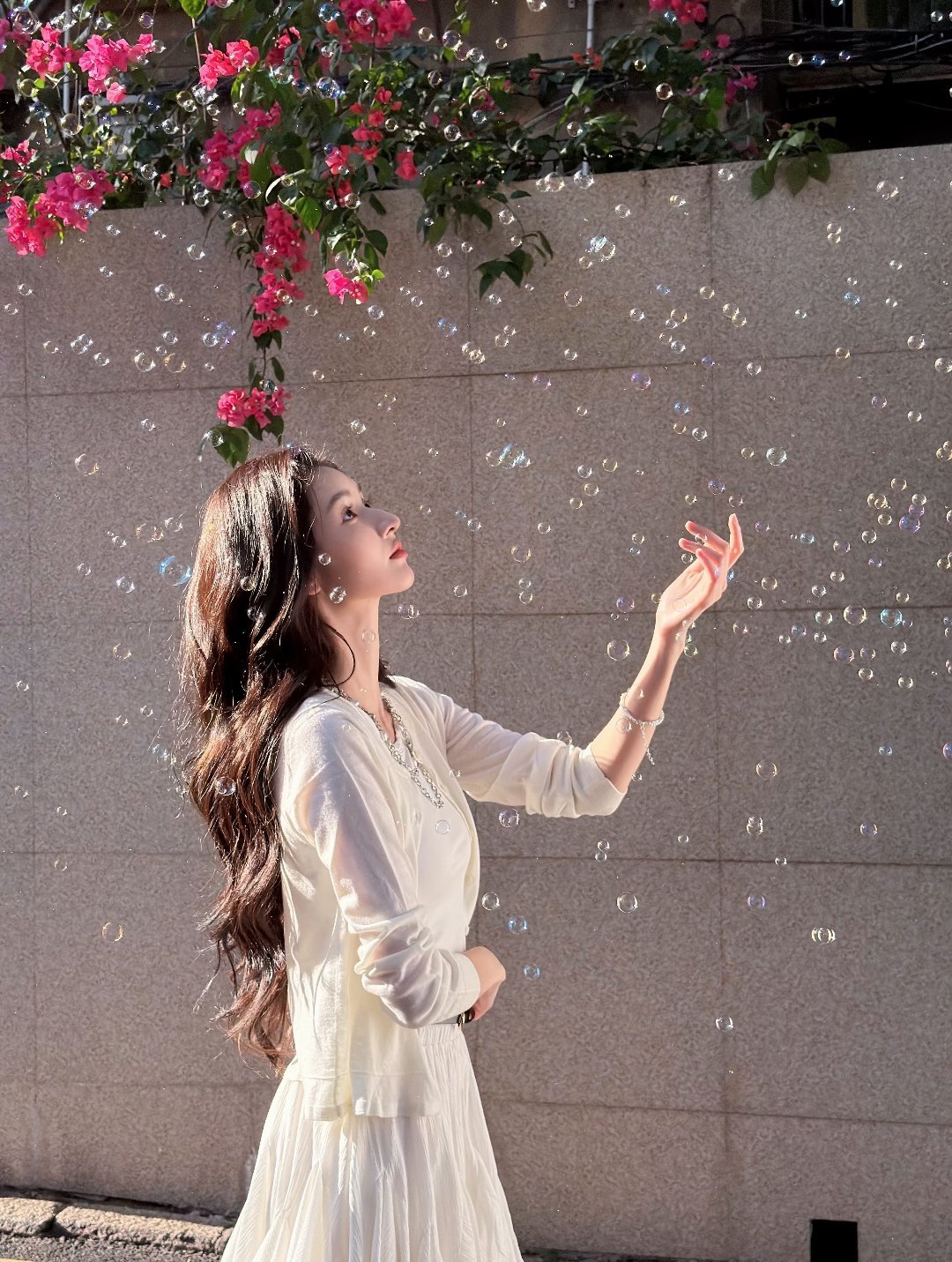 王玉雯分享的一组归国白月光日常图片～“《归国的白月光》🦋我重生了，回到飞机降落