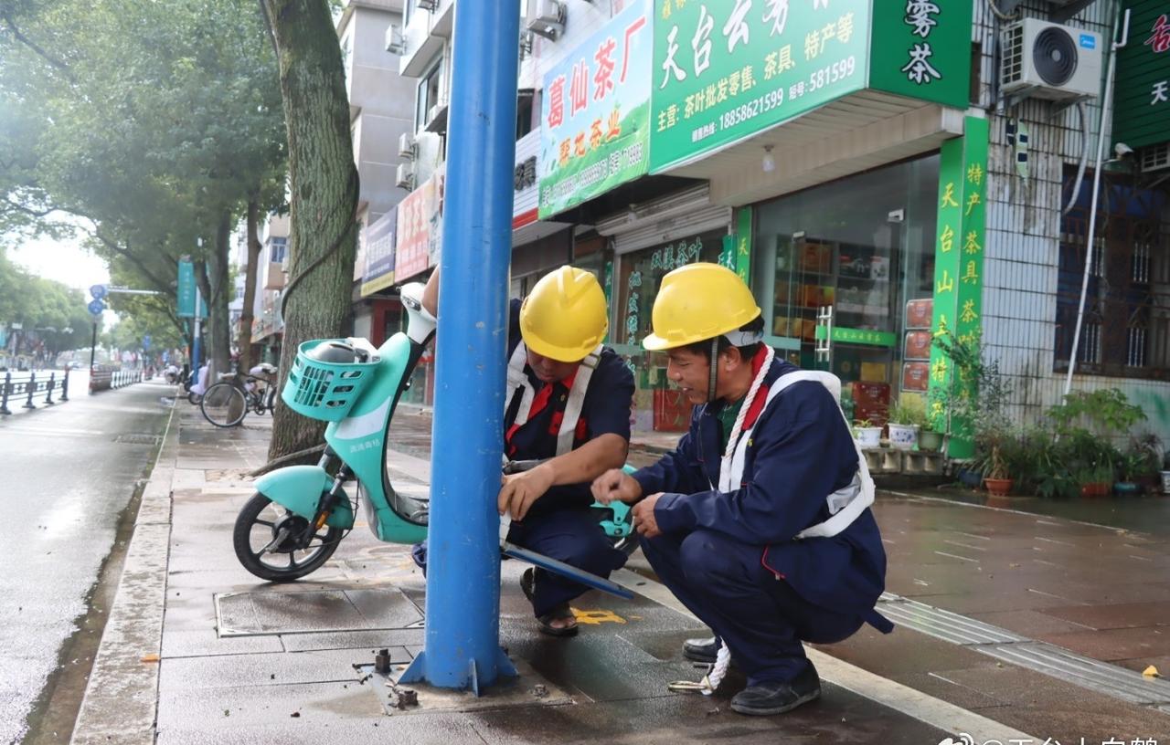 近日，台州天台开展城区照明设施节前安全大检查工作，助力城市治理系统提质增效。该中