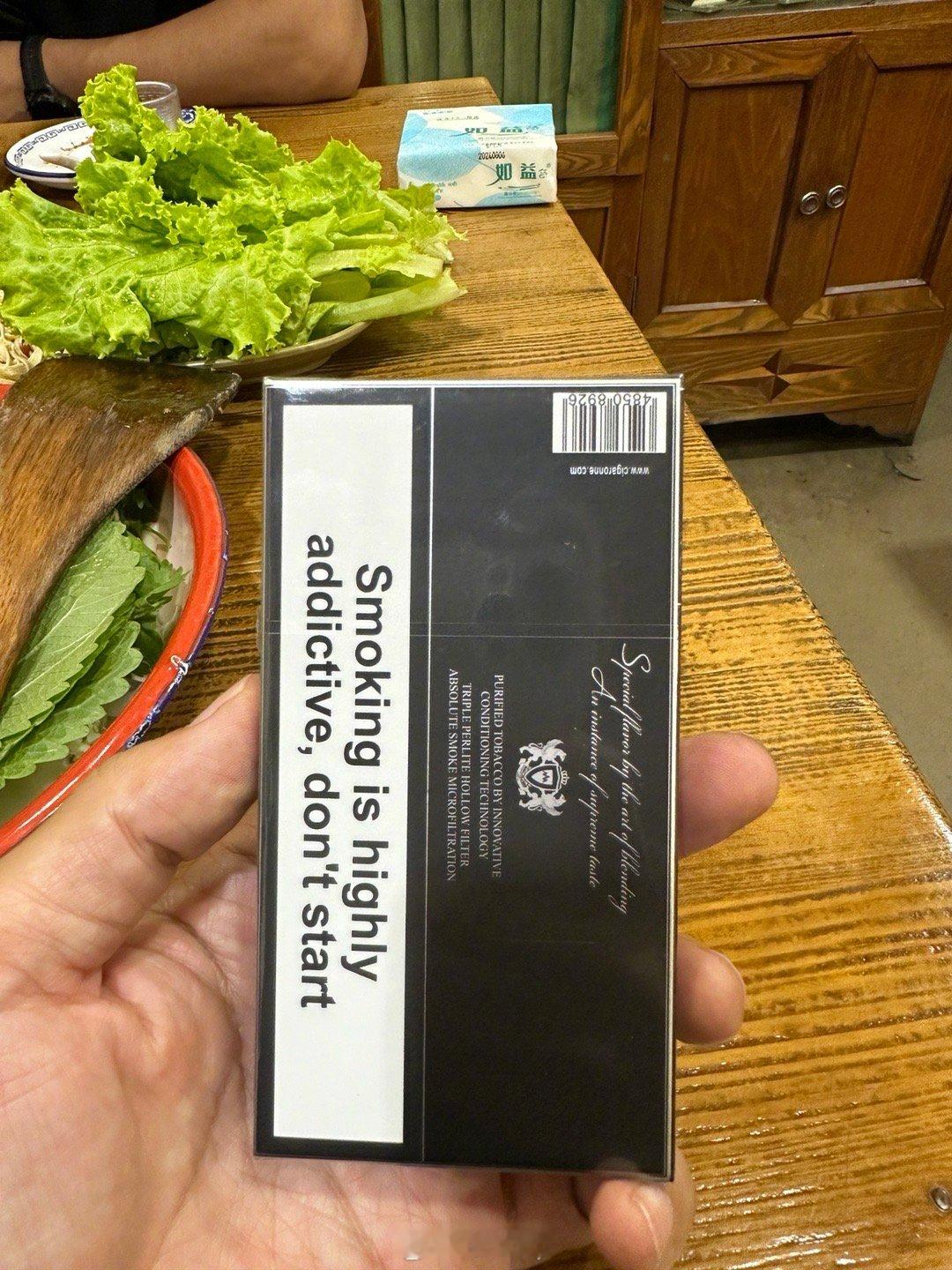 朋友去俄罗斯给我带回来的，说是普京同款，我不抽烟啊你们帮我看看，他是不是在吹牛B