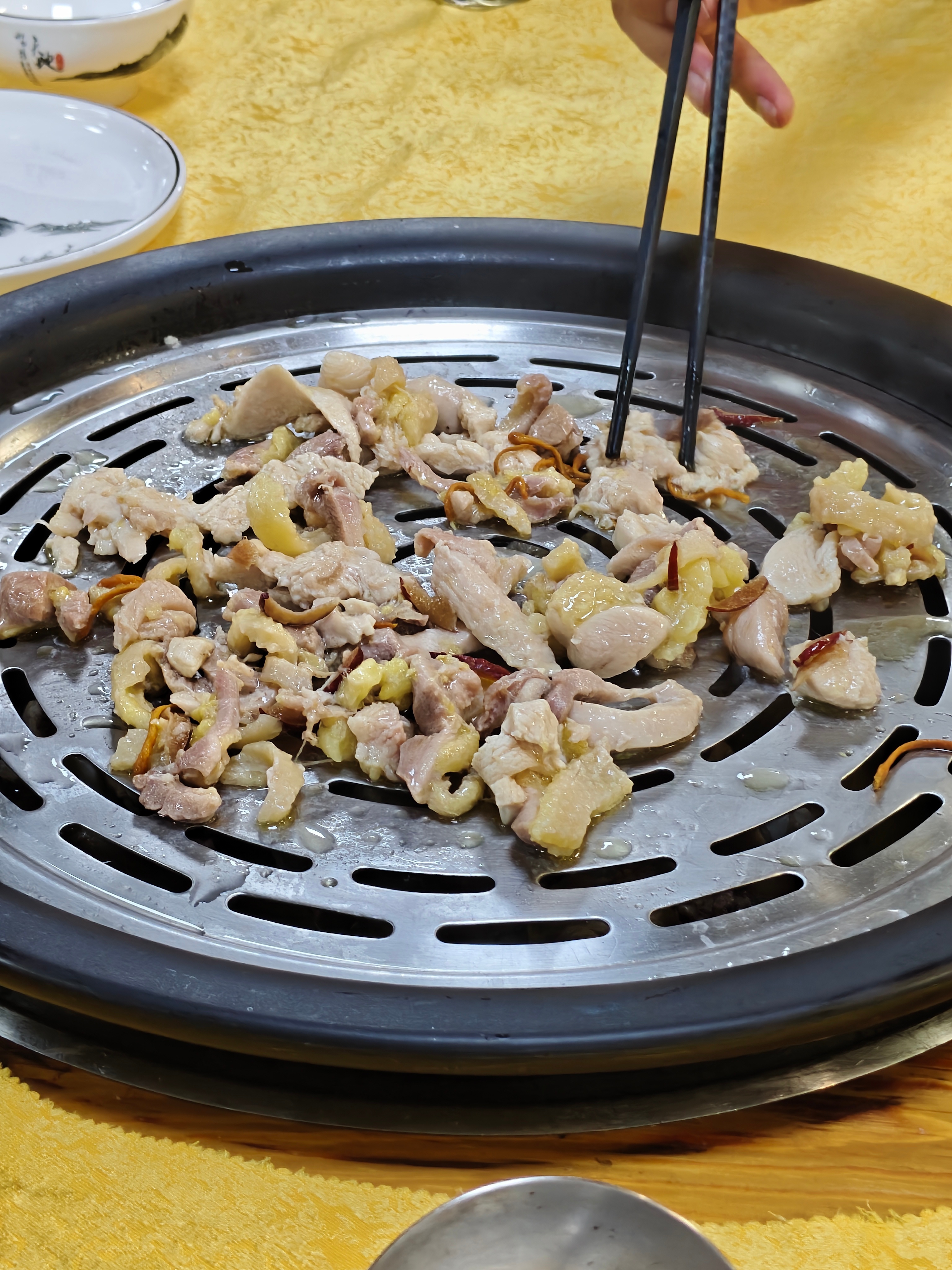 莫氏鸡煲新增空调区仍销售惨淡作为广东人，🐔🐔🐔真的不差哪个地方吃鸡。我也是