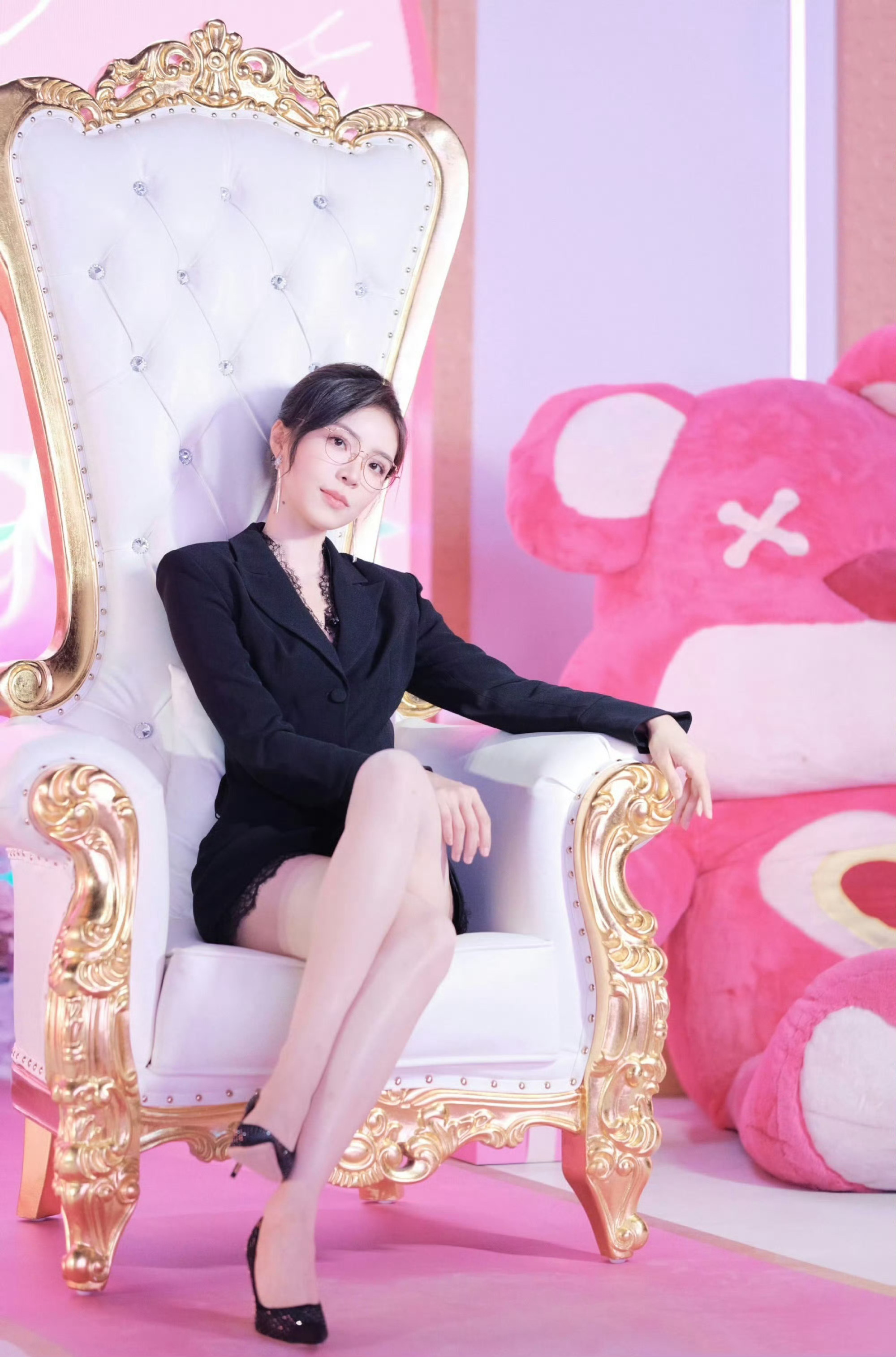 余霜 x 眼镜西装鲨·女王范儿十足 [捂嘴哭] ​​​